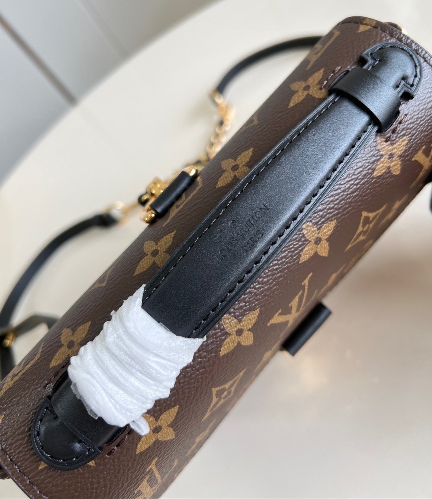POCHETTE M¨¦TIS 20 EN LONA CON MONOGRAMA MARRÓN Y MONOGRAMA EN REVERSO Y HEBILLA DORADA