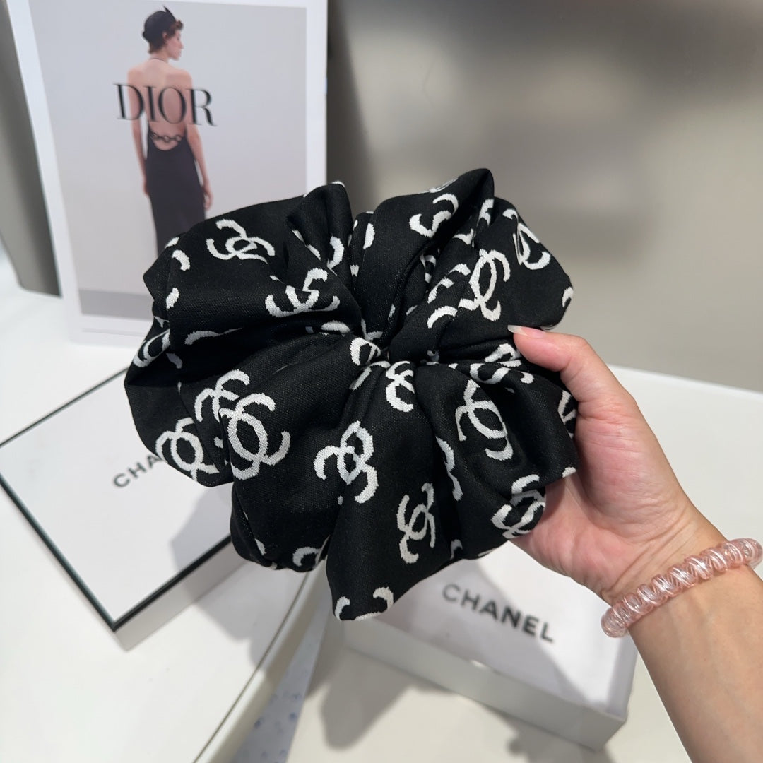 Coletero de tela con monograma negro 412544