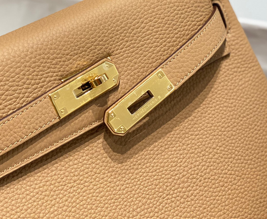 HM KELLY 28 CM BEIGE TOGO HARDWARE DORADO
