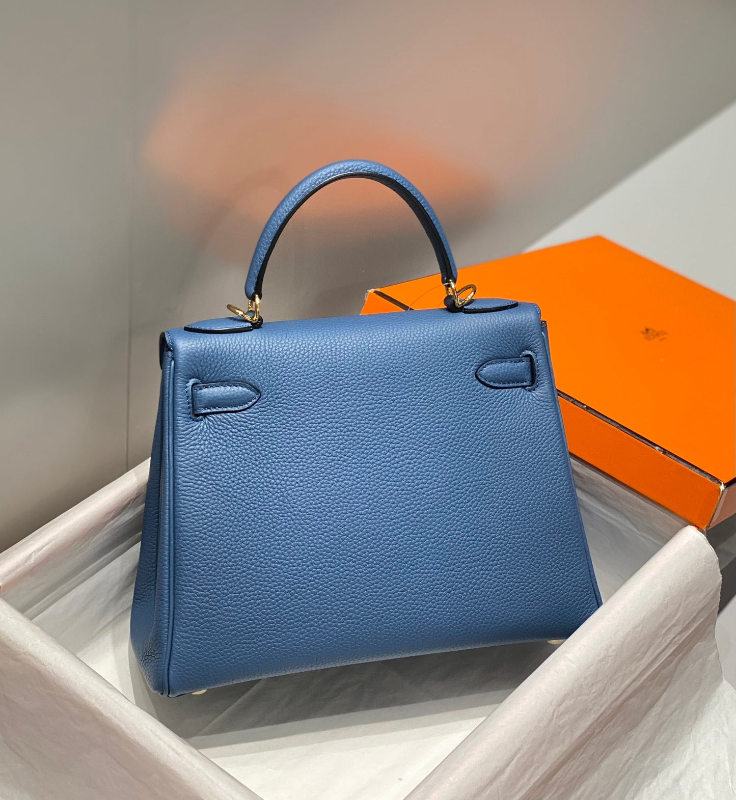 HM KELLY 28 CM AZUL TOGO HARDWARE DORADO