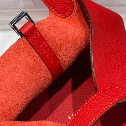 Cerradura picotin, cuero Togo rojo, herrajes plateados