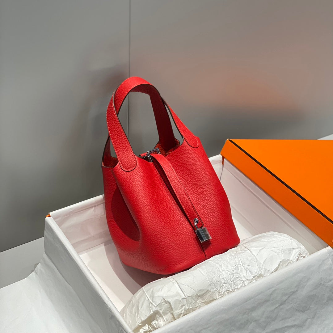 Cerradura picotin, cuero Togo rojo, herrajes plateados