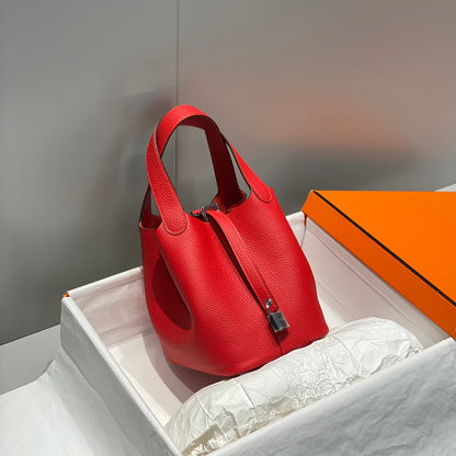 Cerradura picotin, cuero Togo rojo, herrajes plateados
