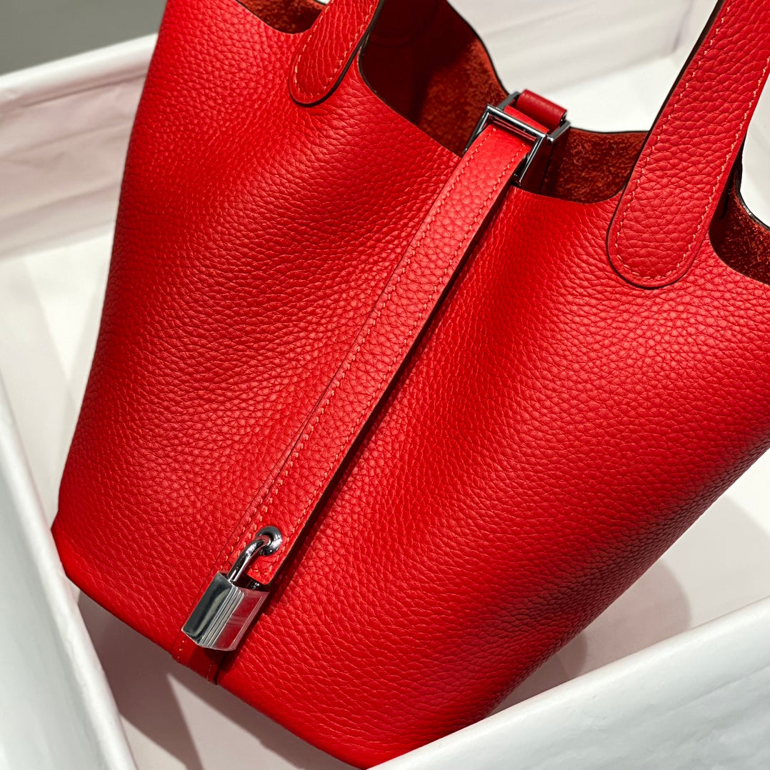 Cerradura picotin, cuero Togo rojo, herrajes plateados