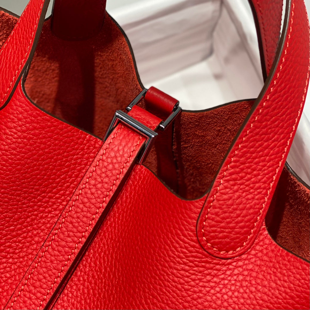 Cerradura picotin, cuero Togo rojo, herrajes plateados