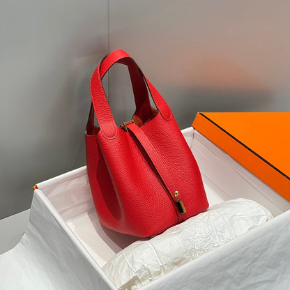 Cerradura de picotina, cuero Togo rojo, herrajes dorados