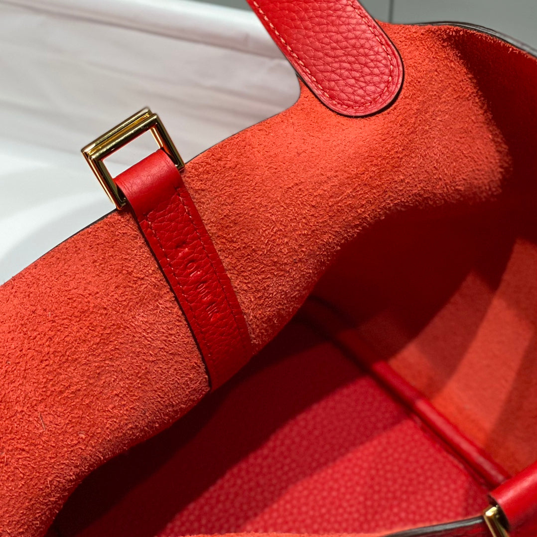 Cerradura de picotina, cuero Togo rojo, herrajes dorados
