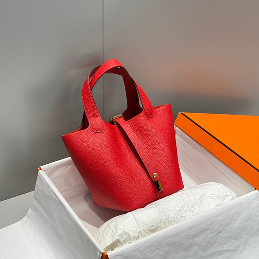 Cerradura de picotina, cuero Togo rojo, herrajes dorados