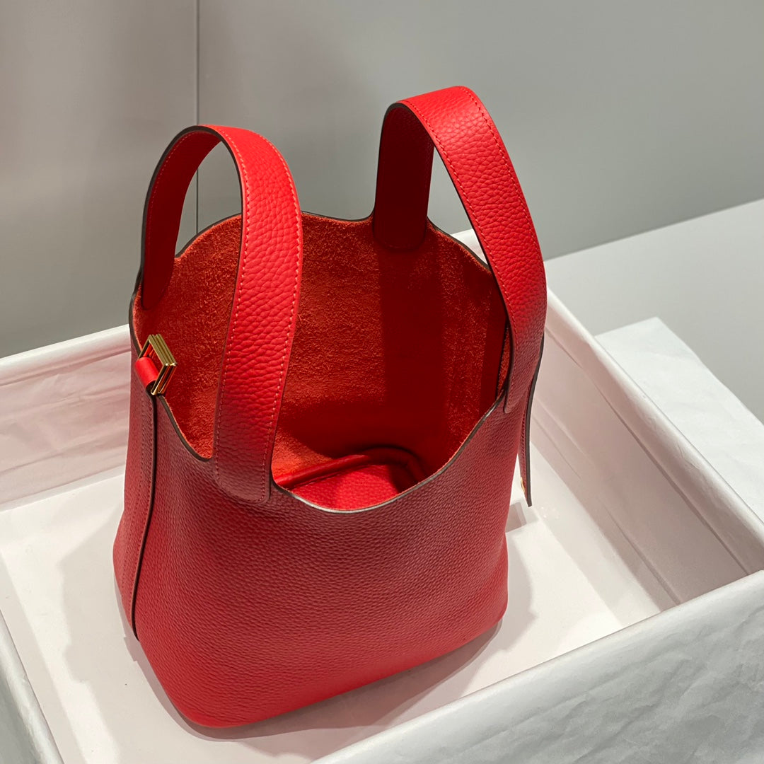 Cerradura de picotina, cuero Togo rojo, herrajes dorados