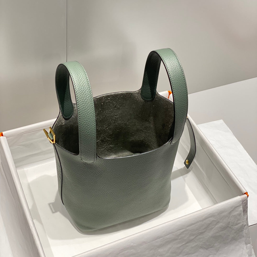 Cerradura de picotina, cuero Togo verde hierba, herrajes dorados