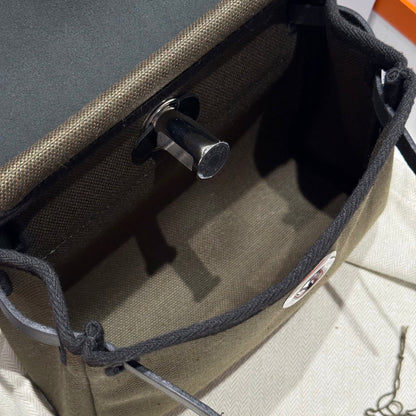 Bolso HM Herbag con hebilla plateada 20 en lona verde militar y piel de vacuno Hunter 243350