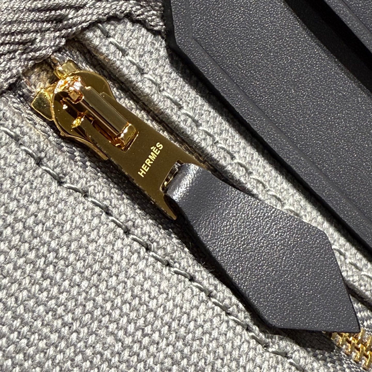 Bolso HM Mini Herbag Gold Buckle 20 en lona gris y piel de vacuno Hunter 243270