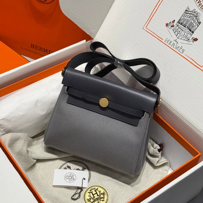 Bolso HM Mini Herbag Gold Buckle 20 en lona gris y piel de vacuno Hunter 243270