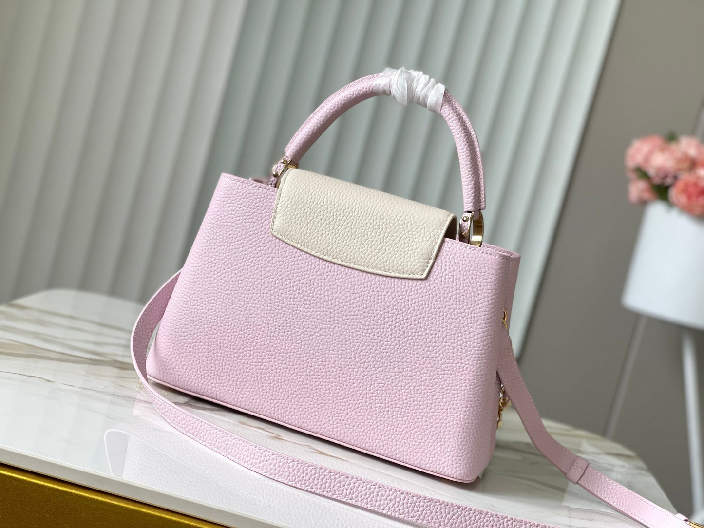 Capucines mm 31,5 piel taurillon rosa con herrajes dorados