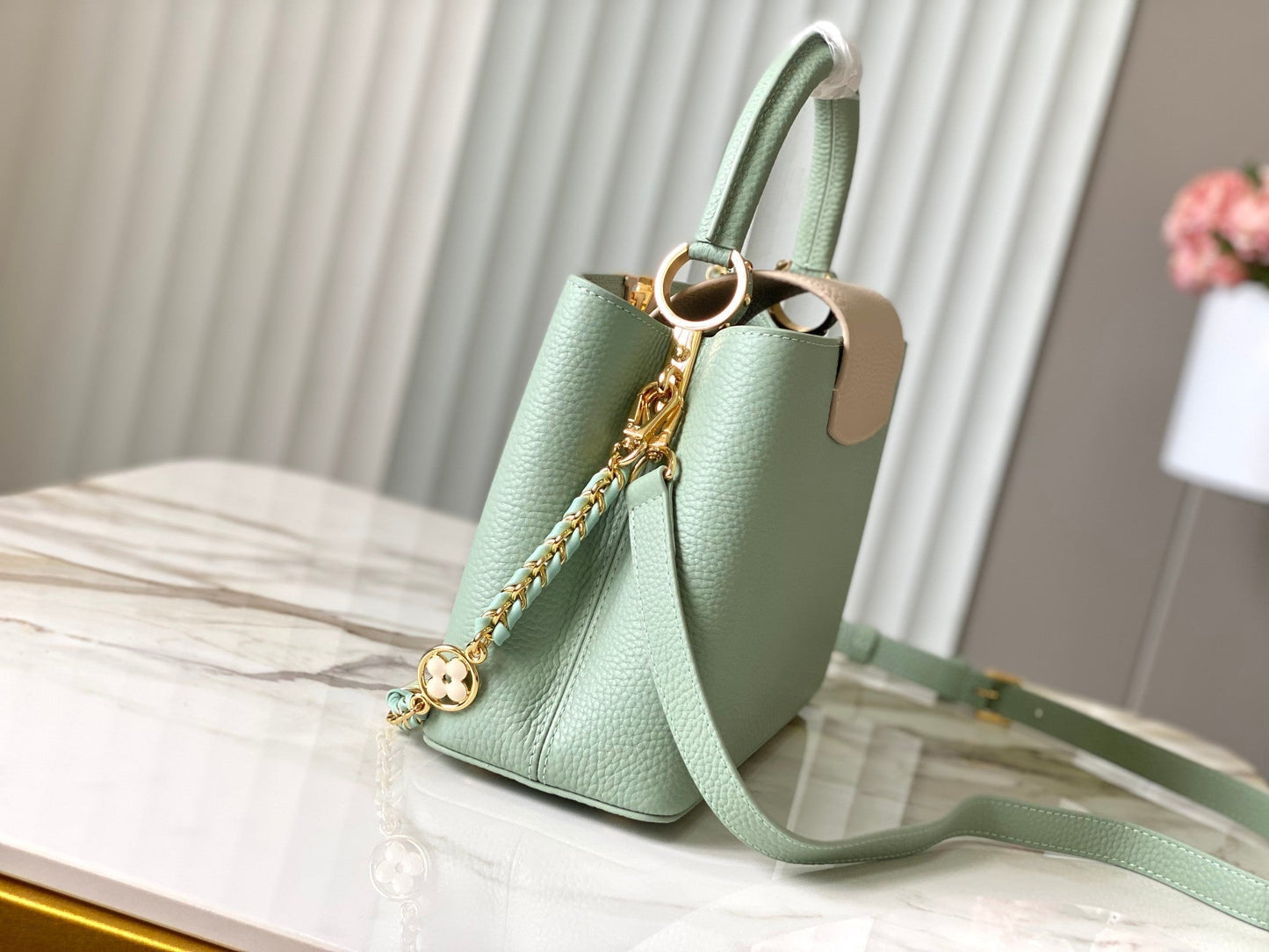 Capucines mm 31,5 verde beige piel de becerro herrajes dorados