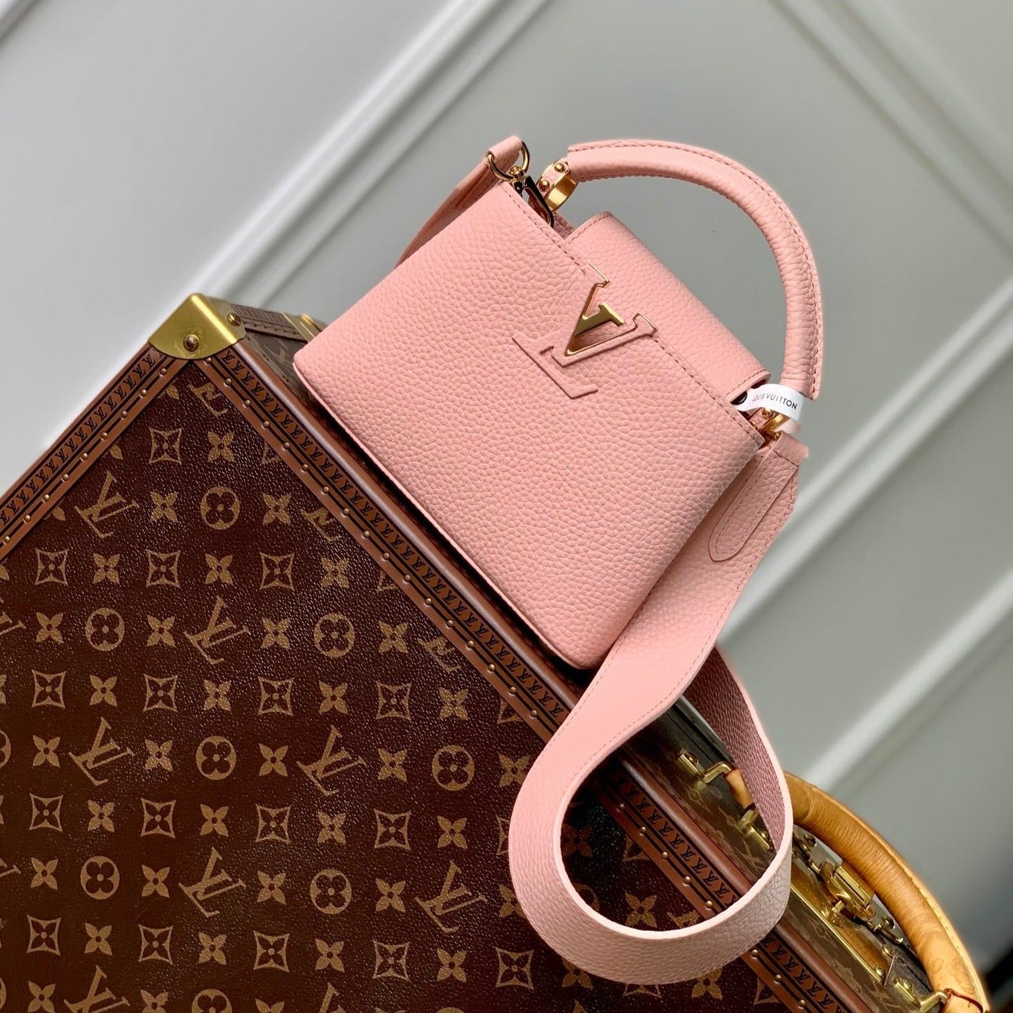 Capucines Mini 21, piel de becerro rosa, herrajes dorados