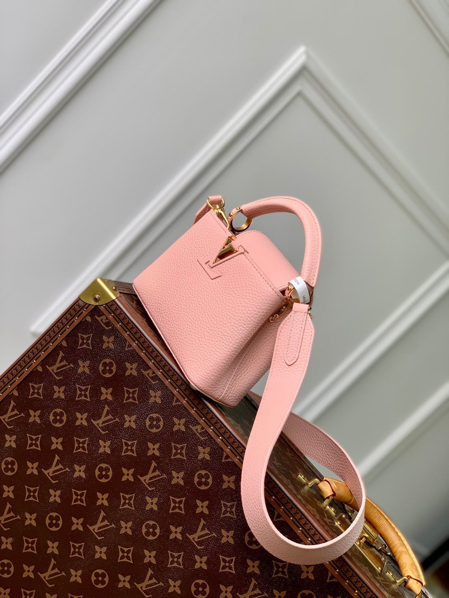 Capucines Mini 21, piel de becerro rosa, herrajes dorados