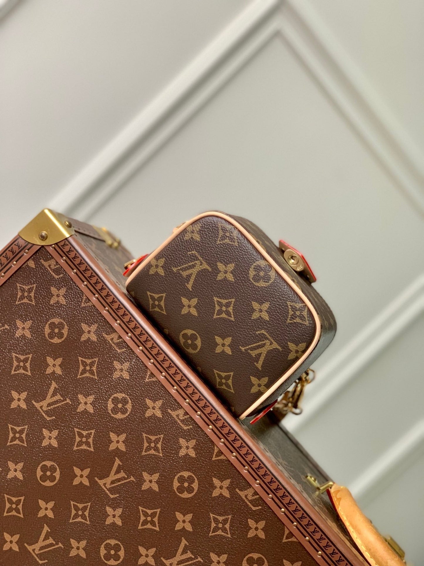 juste au cas où 13 cm toile monogramme noire cuir de veau beige