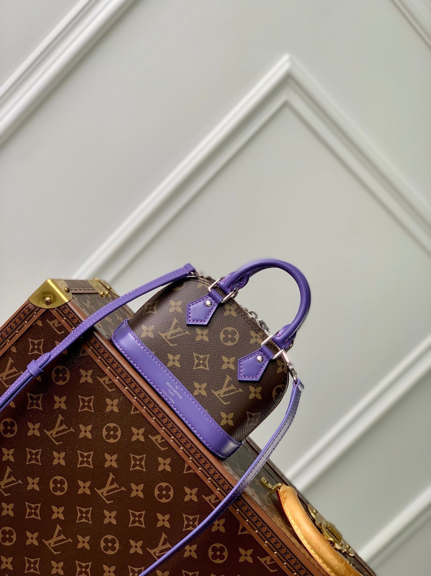 Alma Nano 18 Monogram Canvas Cuir de veau violet 