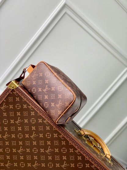 Lv Locker Dopp Kit 23 Brown Monogram