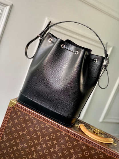 NO¨¦ MM 33 IN BLACK EPI LEATHER