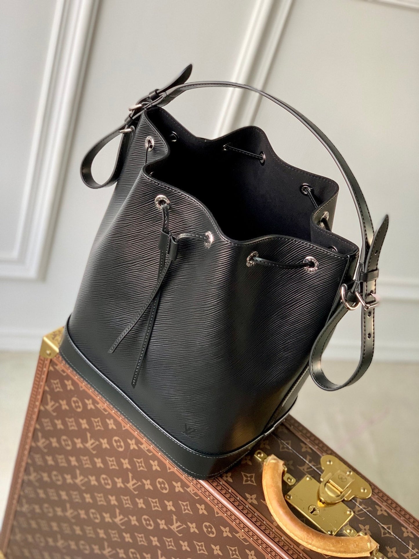 NO¨¦ MM 33 IN BLACK EPI LEATHER