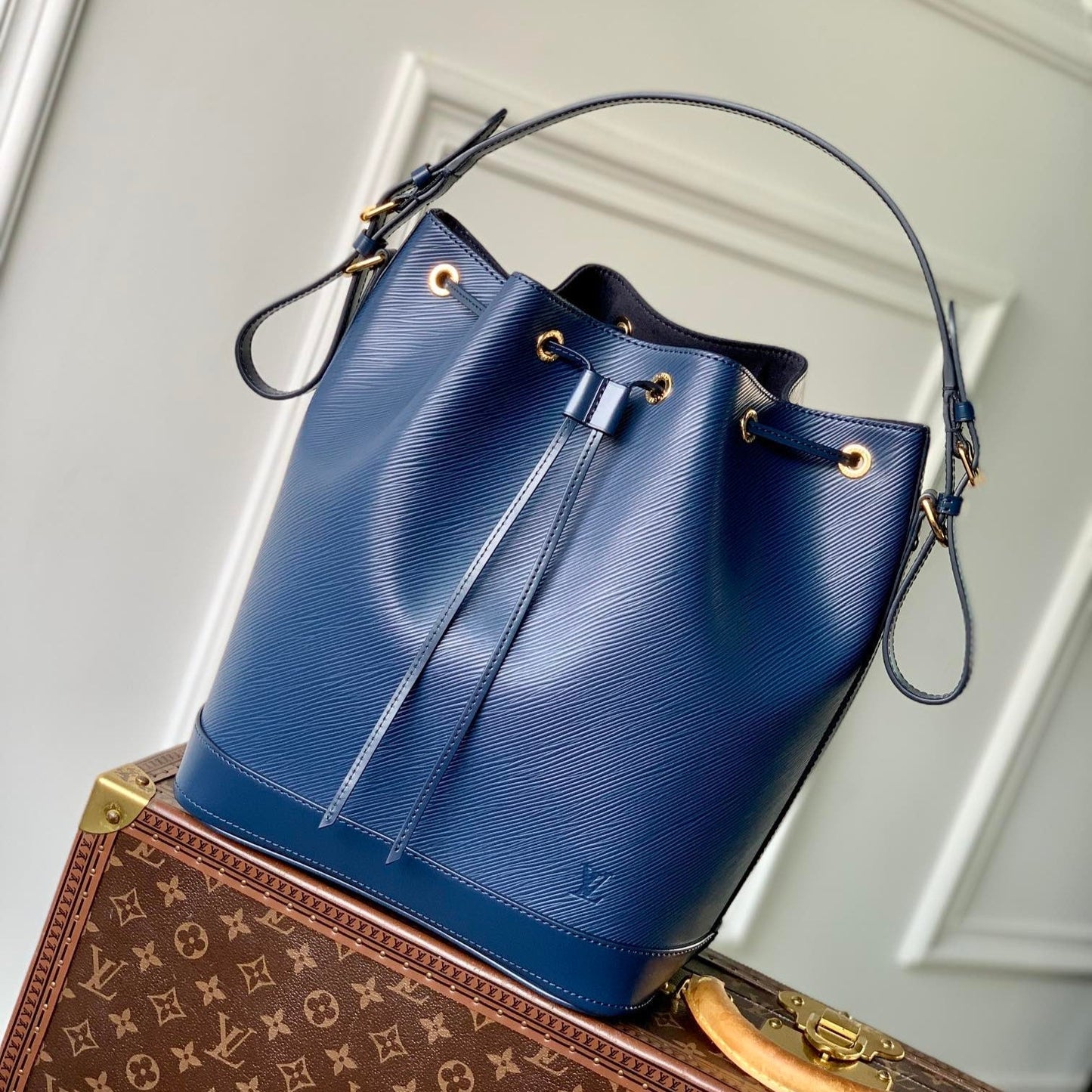 NO¨¦ MM 33 IN SAPPHIRE EPI LEATHER