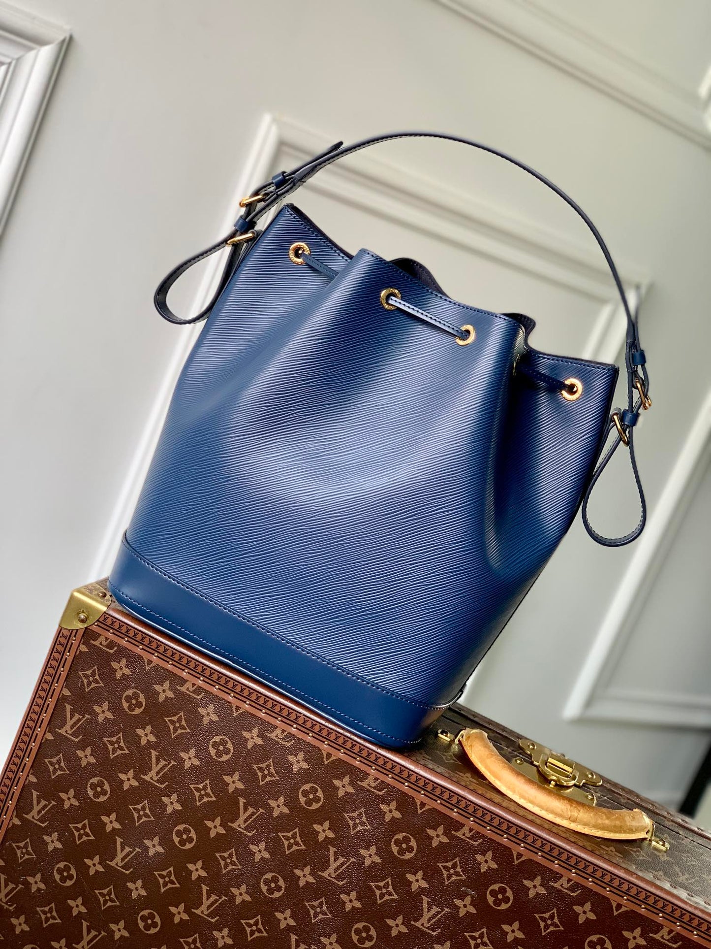 NO¨¦ MM 33 IN SAPPHIRE EPI LEATHER
