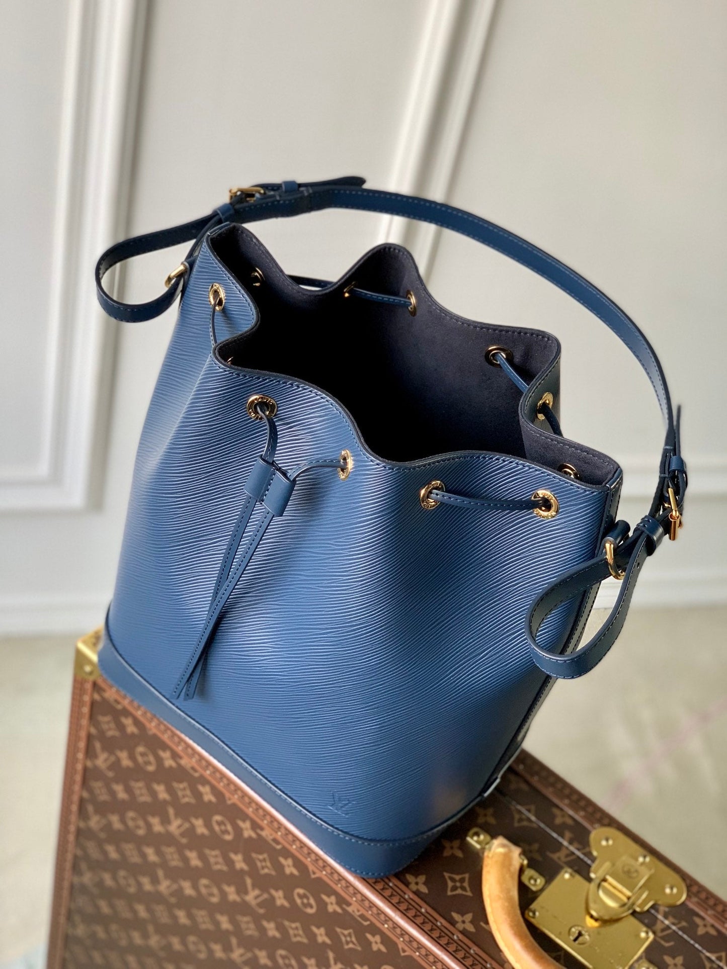 NO¨¦ MM 33 IN SAPPHIRE EPI LEATHER