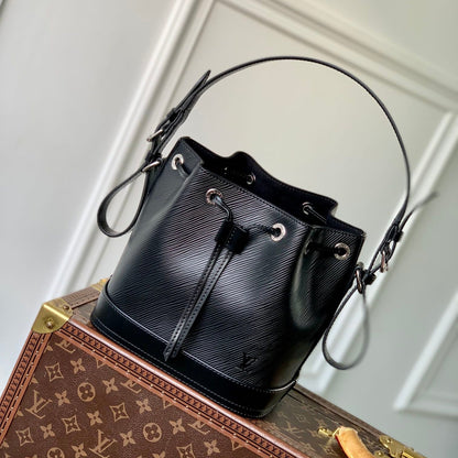 NO¨¦ BB 20 IN BLACK EPI LEATHER
