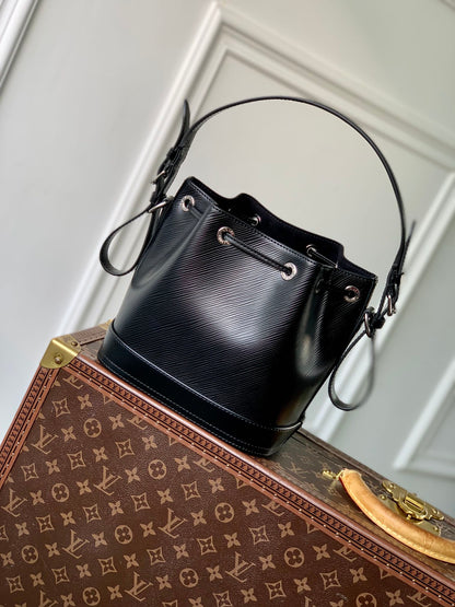 NO¨¦ BB 20 IN BLACK EPI LEATHER