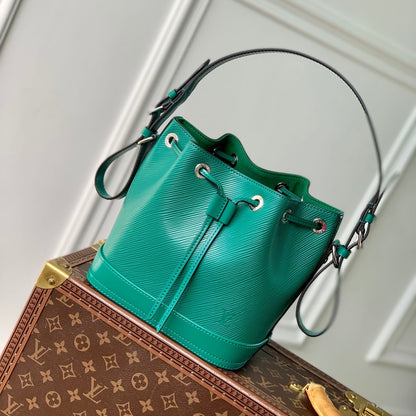 NO¨¦ BB 20 IN GREEN EPI LEATHER