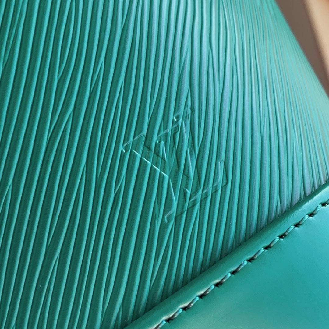 NO¨¦ BB 20 IN GREEN EPI LEATHER