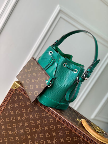 NO¨¦ BB 20 IN GREEN EPI LEATHER