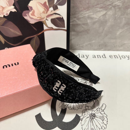 BANDEAU EN VELOURS NOIR ORNÉ DE PAILLETTES 361159