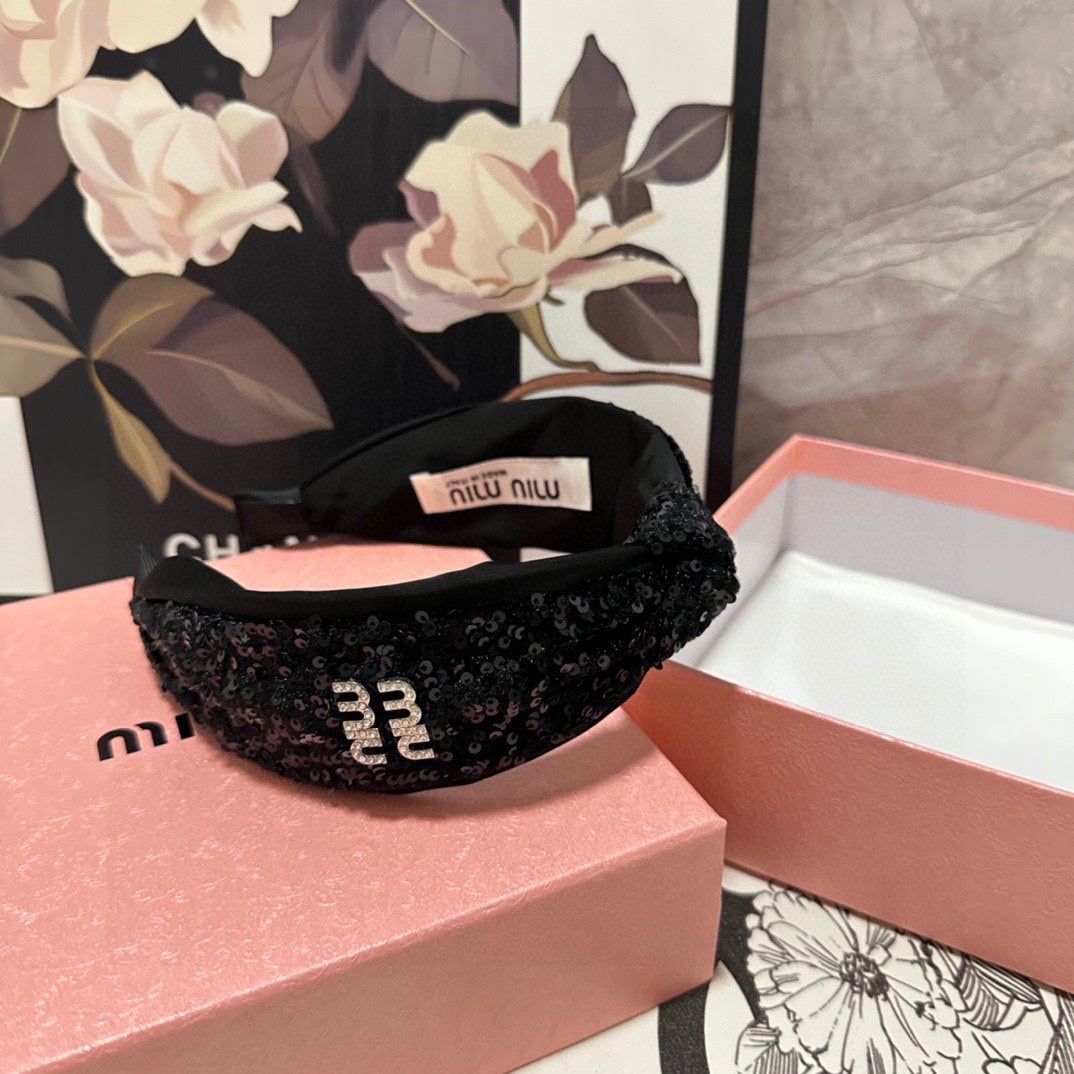 BANDEAU EN VELOURS NOIR ORNÉ DE PAILLETTES 361159