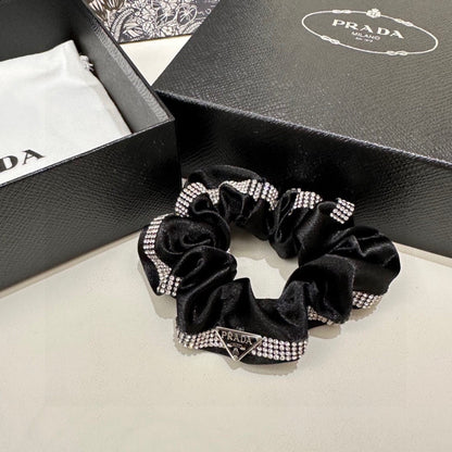 Coletero de terciopelo negro con cadena de cristal 369301