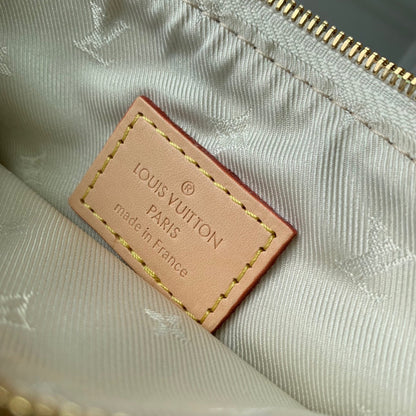 Lv CarryAll 29 Beige Leather White Monogram jacquard fabric