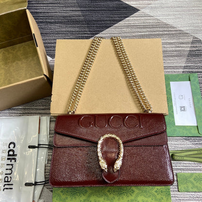 BOLSO DE HOMBRO PEQUEÑO DYONYSUS DE 28 CM EN PIEL DE BECERRO REPUJADA LACA ROJO VINO Y HERRAJES PLATEADOS