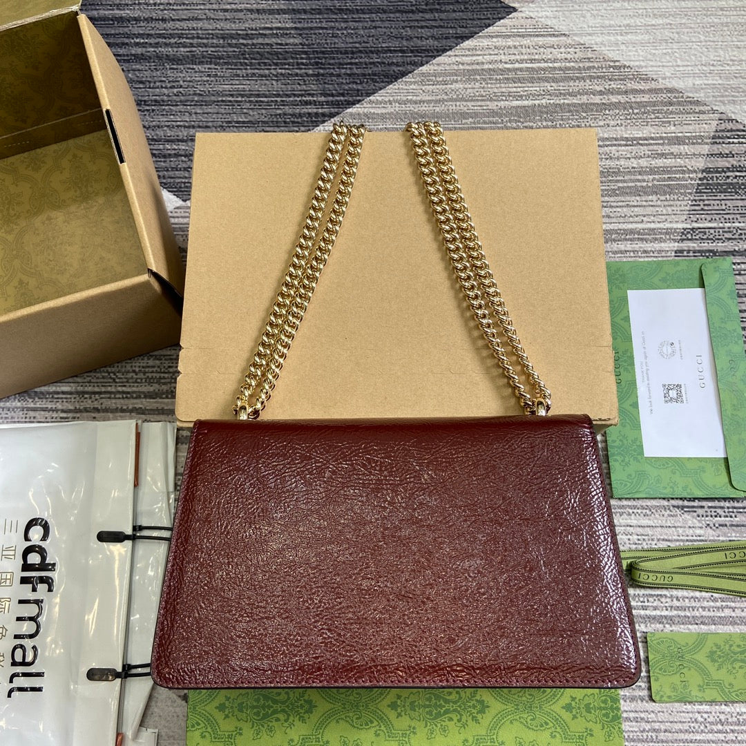 BOLSO DE HOMBRO PEQUEÑO DYONYSUS DE 28 CM EN PIEL DE BECERRO REPUJADA LACA ROJO VINO Y HERRAJES PLATEADOS