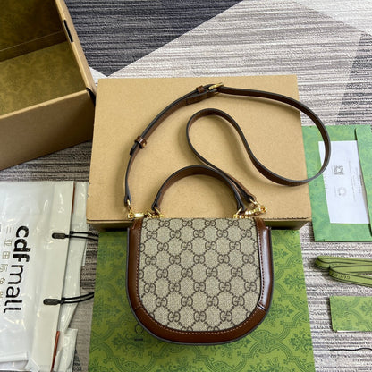BOLSO MINI CON ASA HORSEBIT 1955 DE 18" EN LONA BEIGE Y PIEL DE BECERRO MARRÓN CON HERRAJES DORADOS