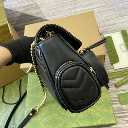 BOLSO PEQUEÑO MULTIBOLSILLOS MARMONT 25 EN PIEL DE BECERRO NEGRA CON HERRAJES DORADOS