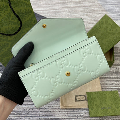 CARTERA CONTINENTAL 19 EN PIEL DE BECERRO REVESTIDA VERDE MENTA CON HERRAJES DORADOS