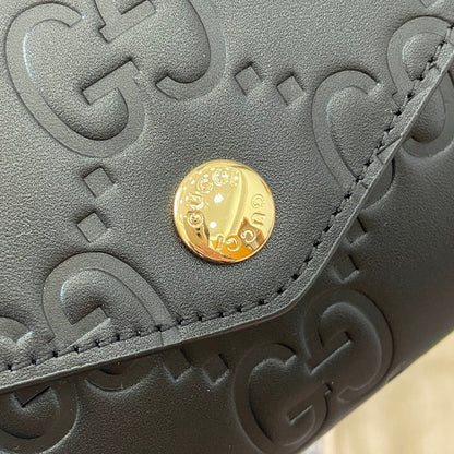 CARTERA CONTINENTAL 19 EN PIEL DE BECERRO REVESTIDA NEGRA CON HERRAJES DORADOS