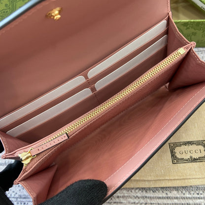 CARTERA CONTINENTAL 19 EN PIEL DE BECERRO REVESTIDA ROSA CON HERRAJES DORADOS