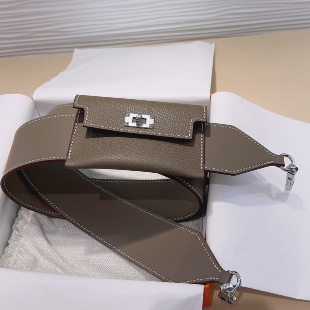 Correa de hombro Kelly Pocket de 50 mm con herrajes plateados y diseño gris Epsom 