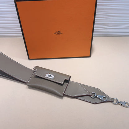 Correa de hombro Kelly Pocket de 50 mm con herrajes plateados y diseño gris Epsom 