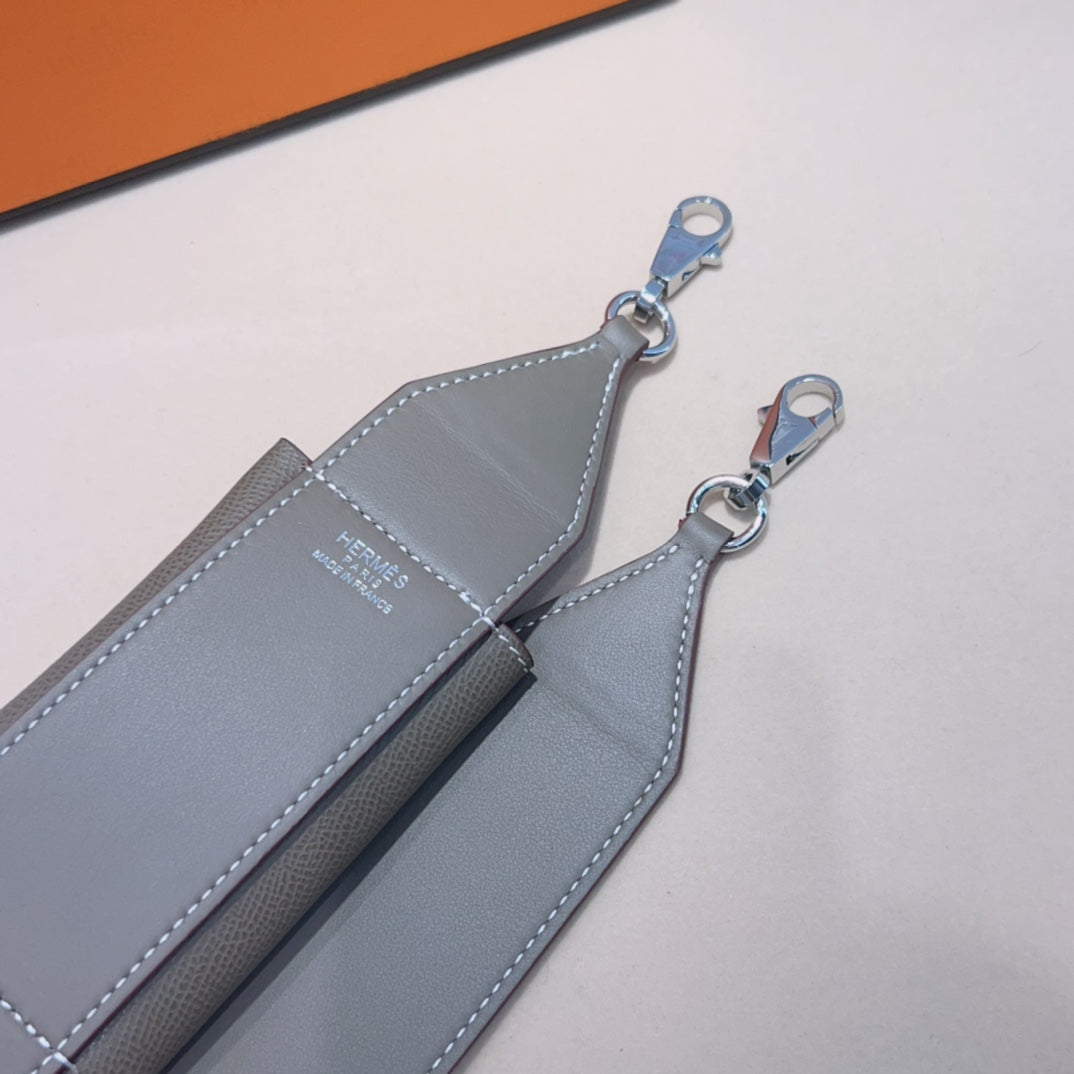 Correa de hombro Kelly Pocket de 50 mm con herrajes plateados y diseño gris Epsom 