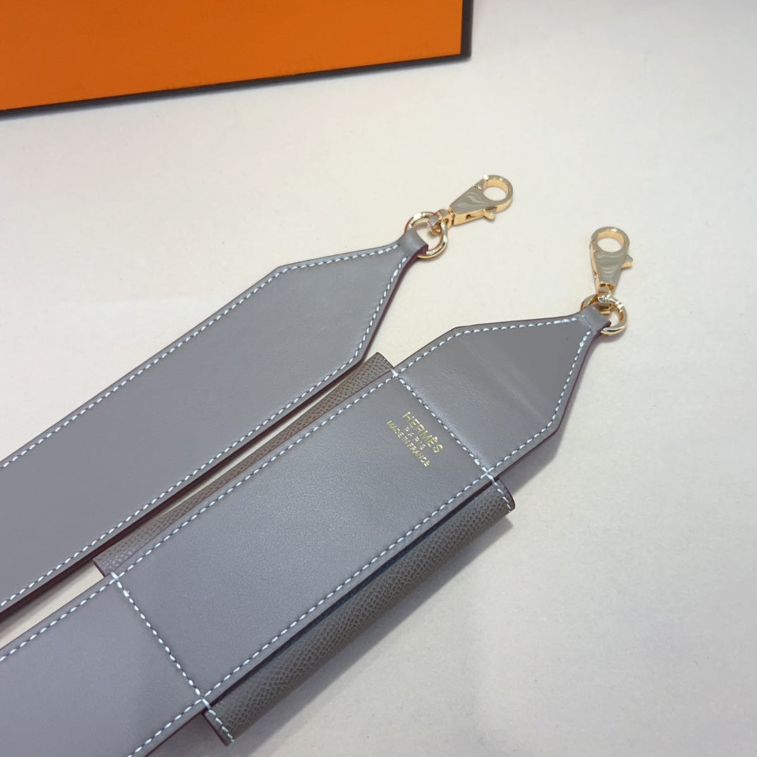Correa de hombro Kelly Pocket de 50 mm con herrajes dorados y diseño gris Epsom 