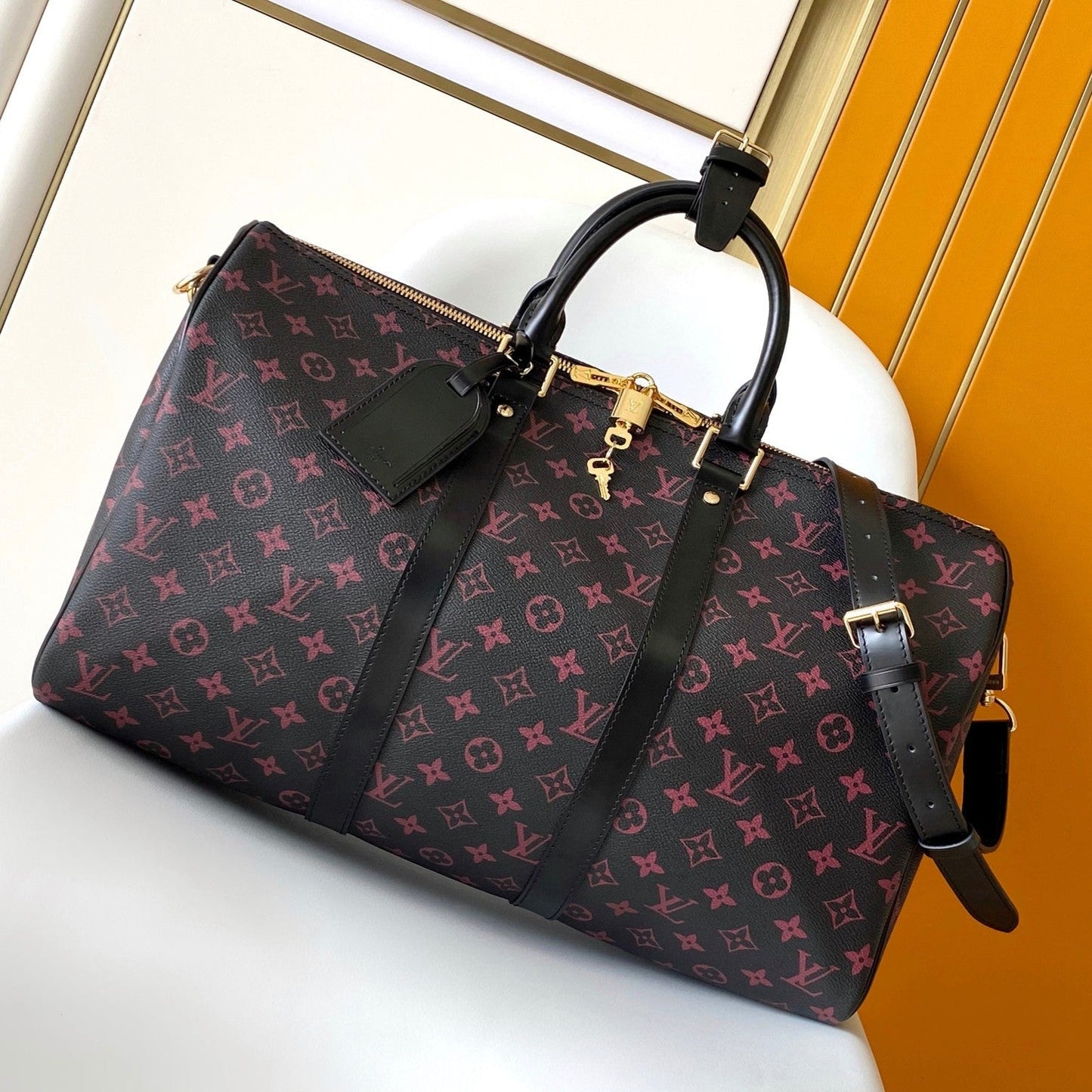 KEEPALL BANDOULI¨¨RE 45 EN LONA TOMETTE CON MONOGRAMA NEGRO